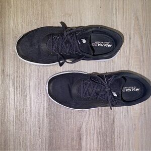 New Balance Men's Black Athletic Shoes